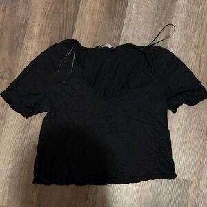 Zara Elegant Black V-Neck Crop Top